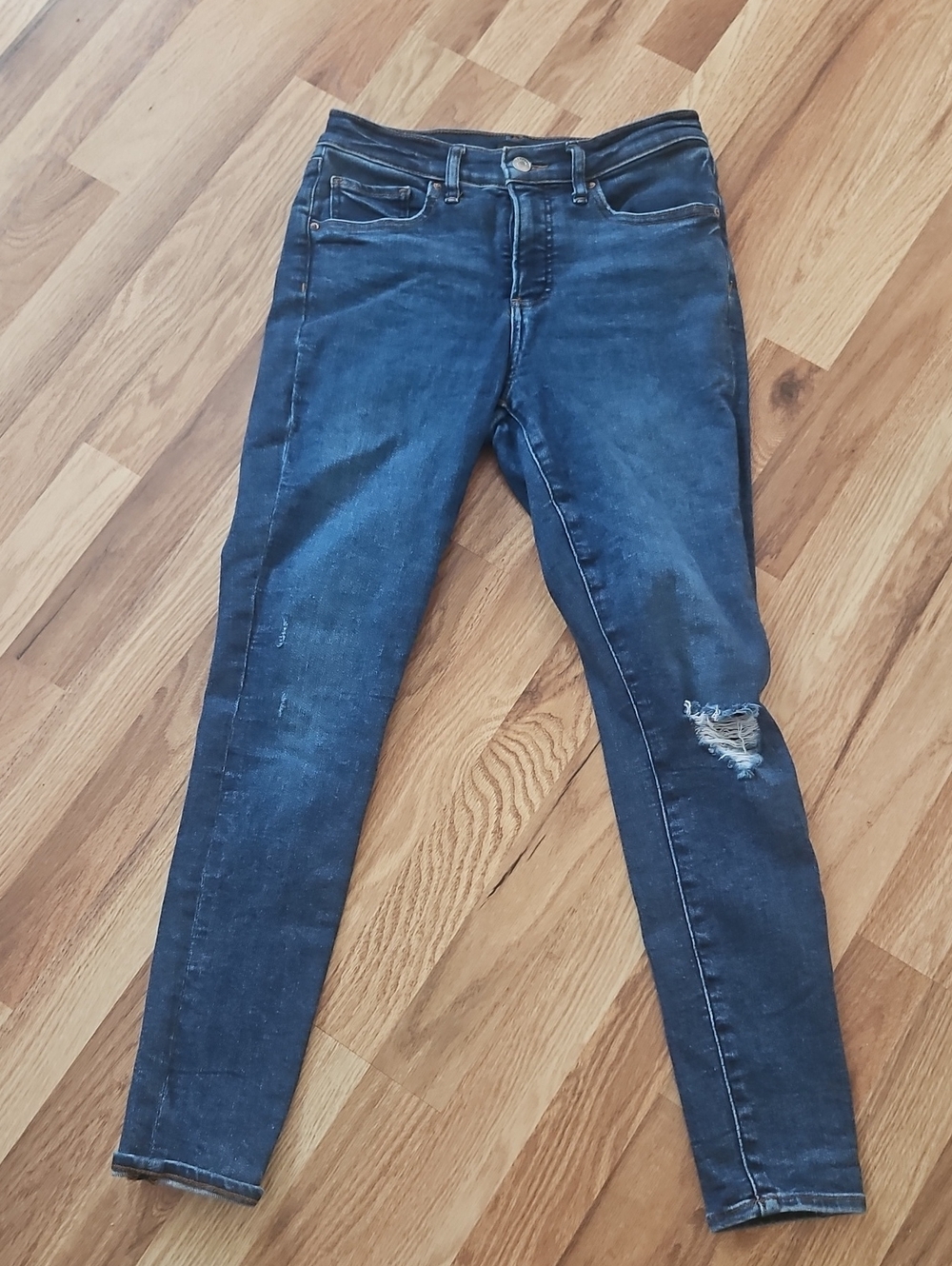Express Women's Dark Blue Skinny Mid Rise Jeans with Knee Distress 6 Regular